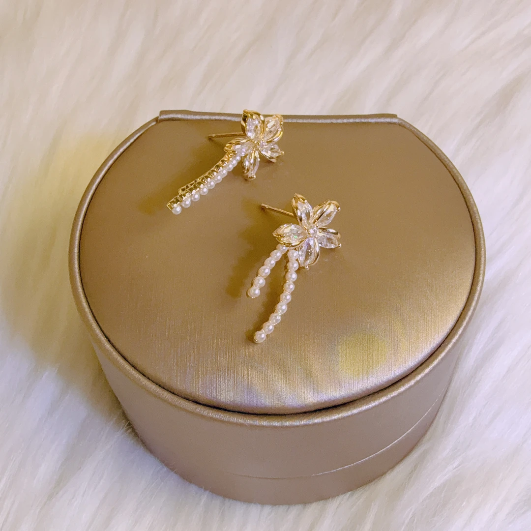 铜合金耳饰 轻奢时尚百搭小众简约超仙素款甜美温柔精致耳钉5670