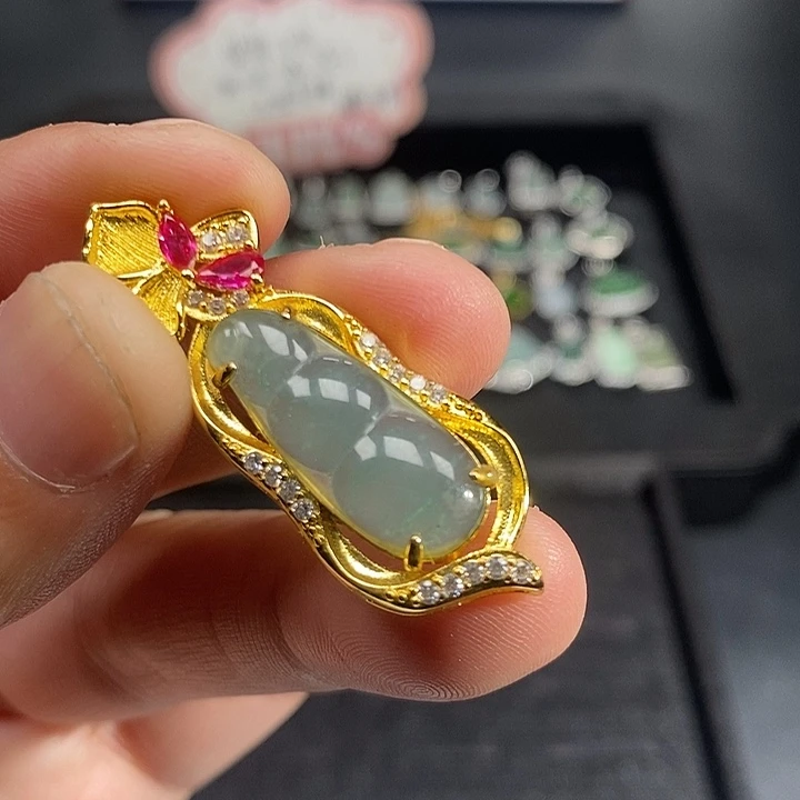 翡翠未镶嵌吊坠(不含链)