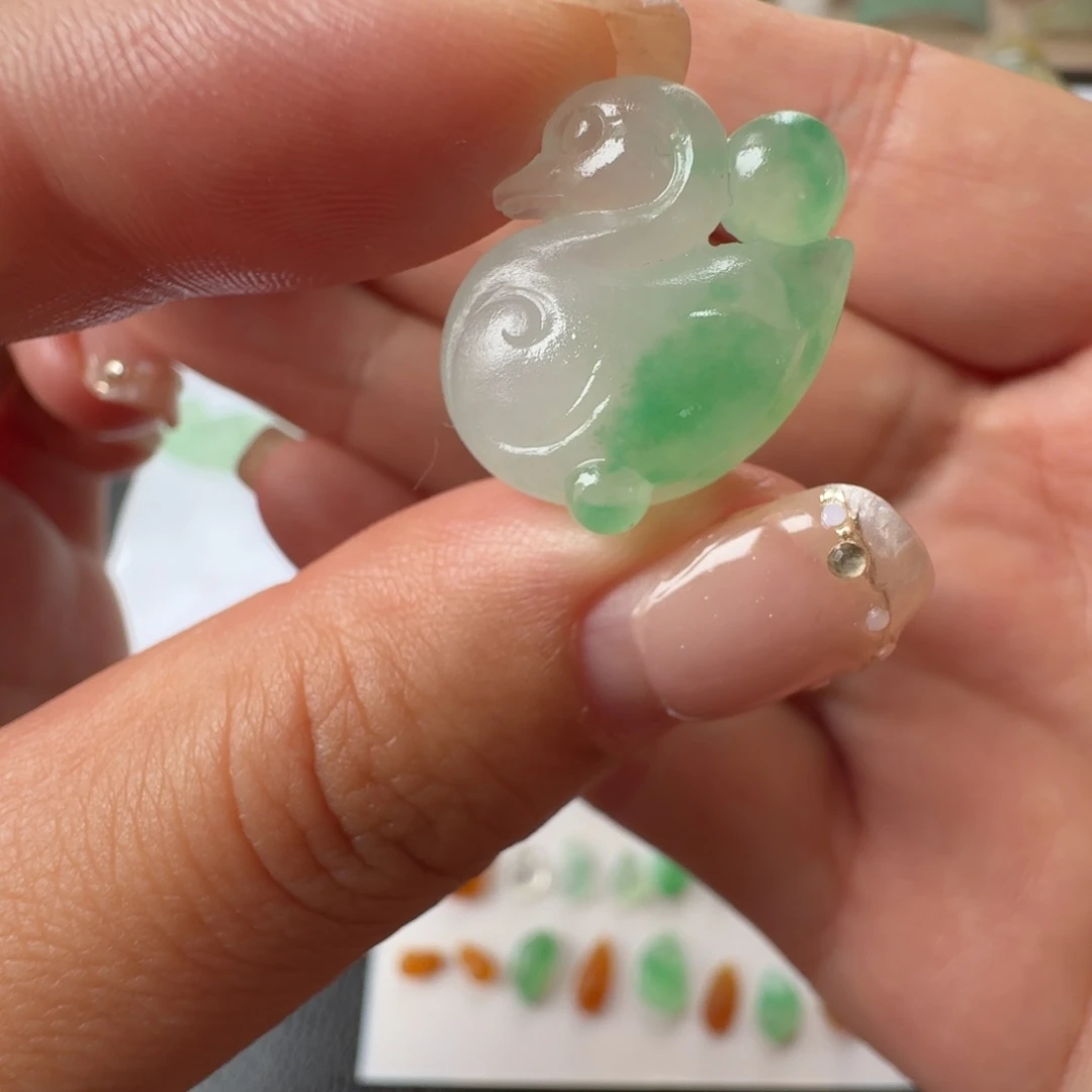 定制翡翠未镶嵌希*冰绿小天鹅
