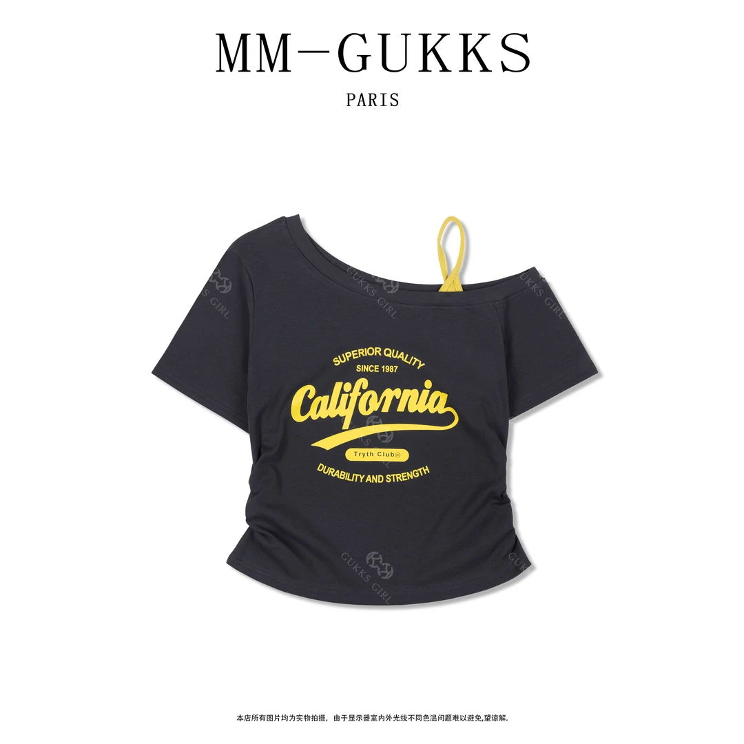 明明GUKKS『美式日记』设计师斜肩领印花吊带短线T恤上衣女T2139