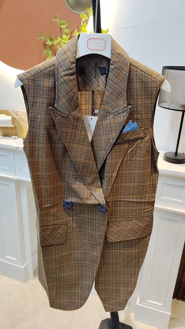 潘家-新款咖色马夹-428