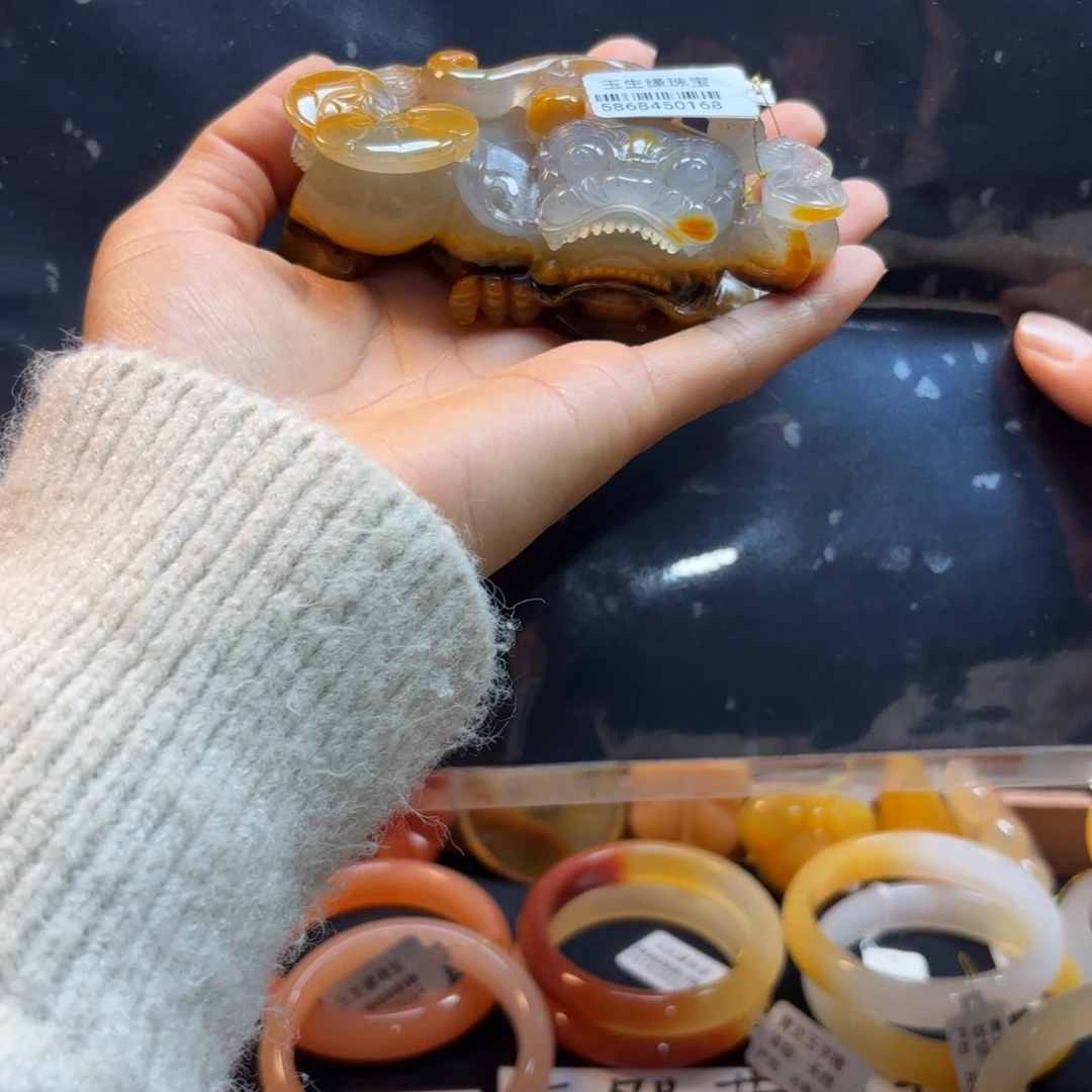 月***月石英质玉（黄龙玉）未镶嵌手镯