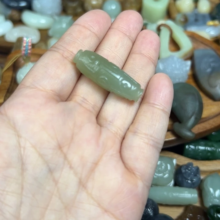 颈饰未镶嵌和田玉（糖玉）