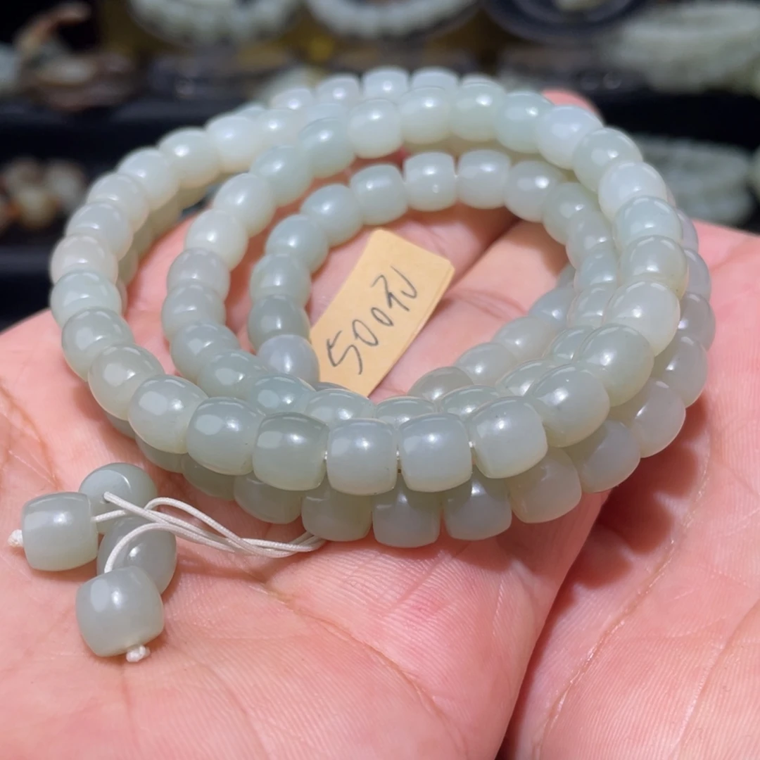 天****和田玉（糖玉）未镶嵌颈饰