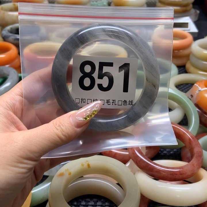 石英质玉手镯未镶嵌会****鸡