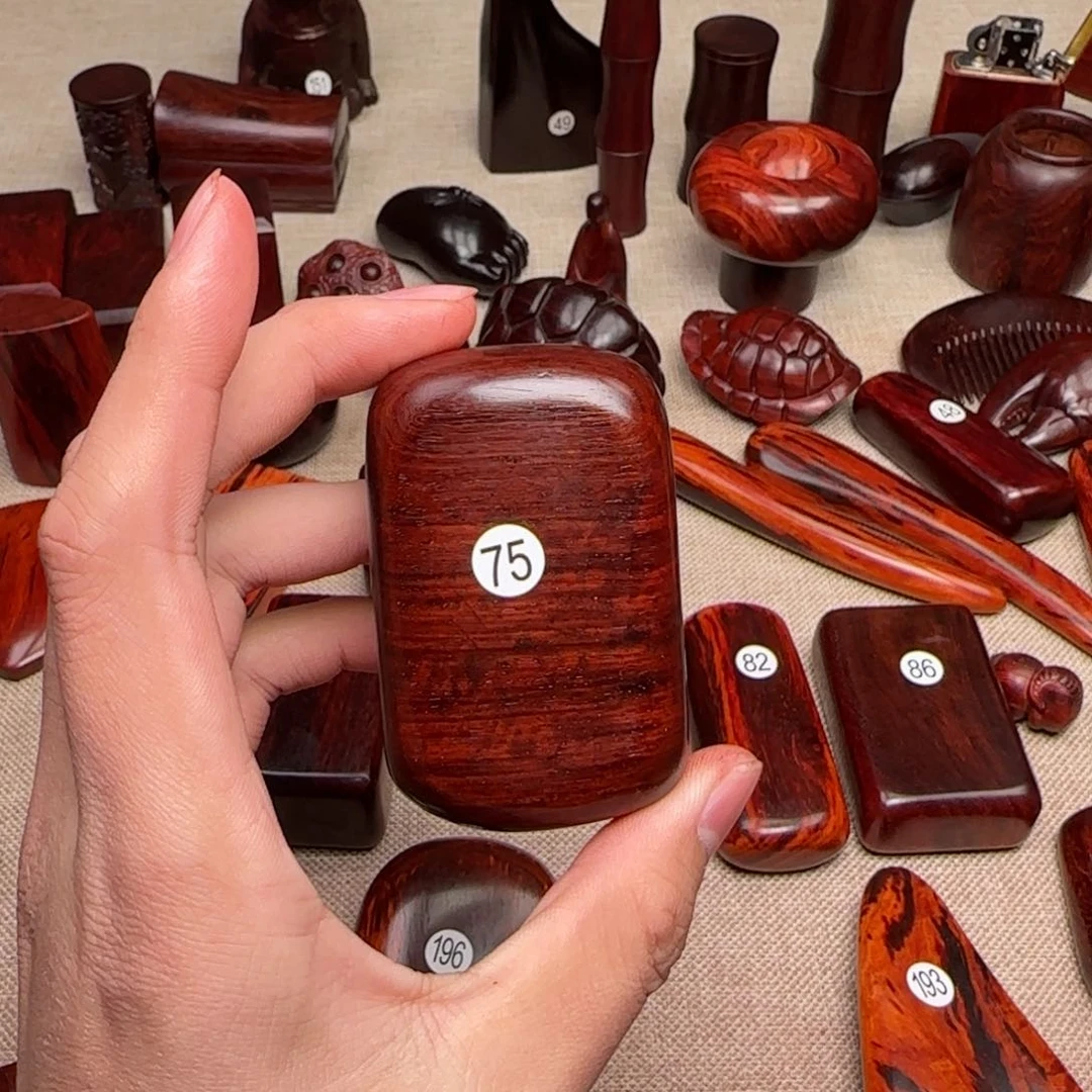 檀香紫檀（小叶紫檀）背****✔