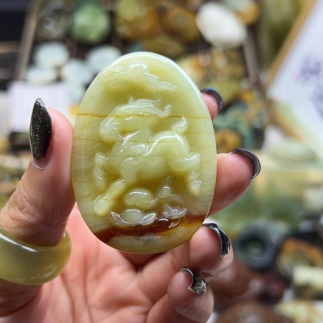 未镶嵌岫玉颈饰玉石王羊