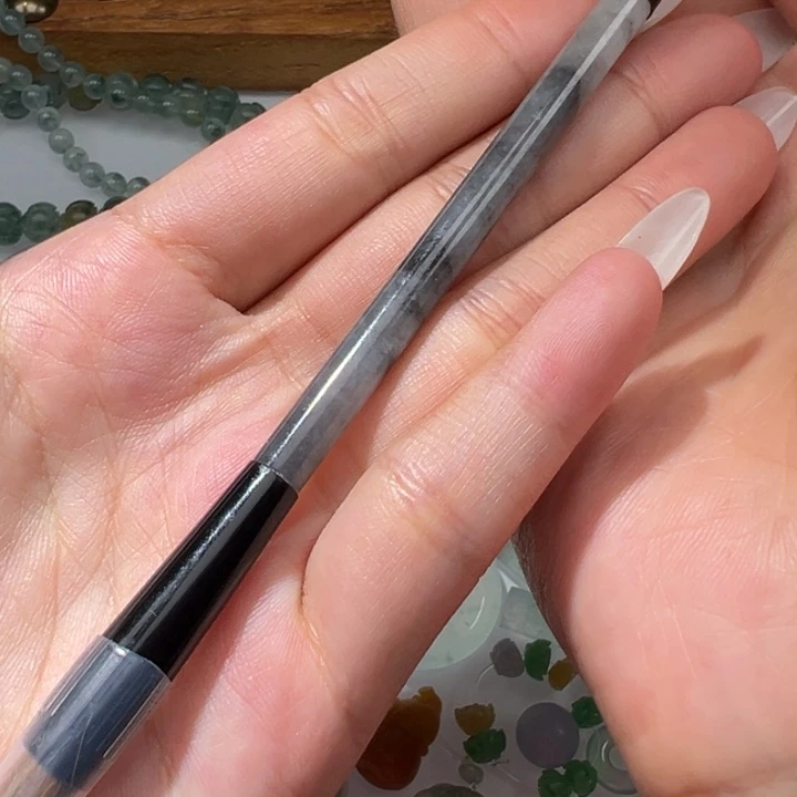 T***n翡翠未镶嵌颈饰毛笔