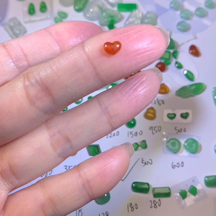 翡翠未镶嵌套链爱心