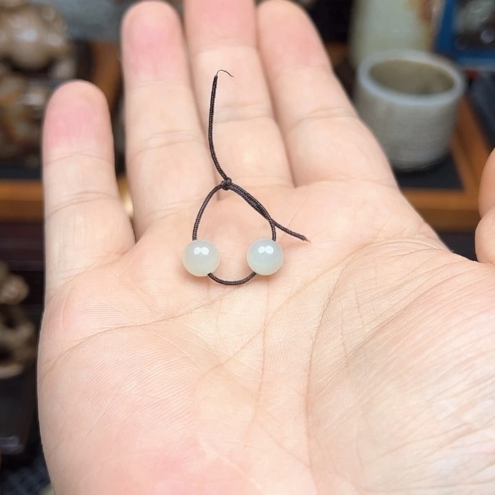 和田玉散珠卡八珠子两颗