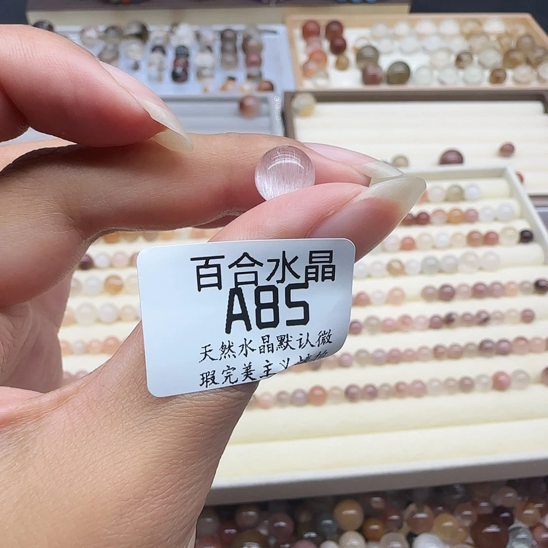 未镶嵌手链水晶M****?