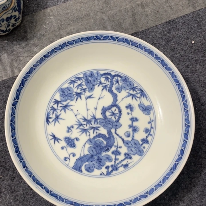 摆件青花盘子瓷器摆件