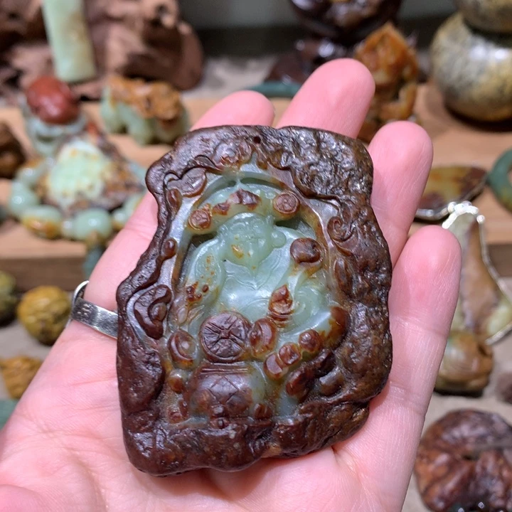 未镶嵌岫岩河磨玉（透闪石质玉）挂件