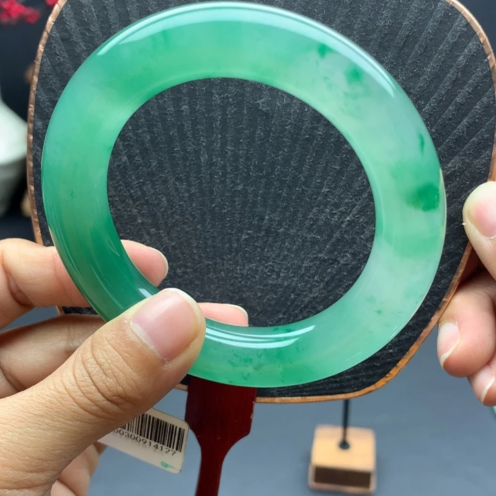 石英质玉手镯未镶嵌牛*