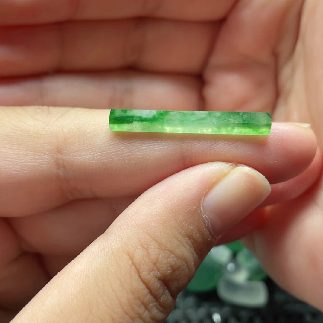 未镶嵌挂件翡翠  翡翠