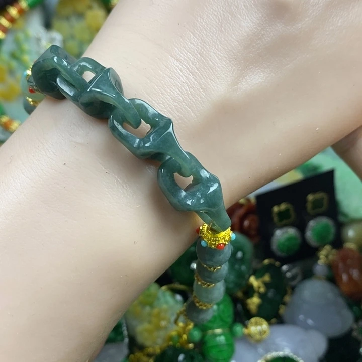 翡翠未镶嵌吊坠(赠链)