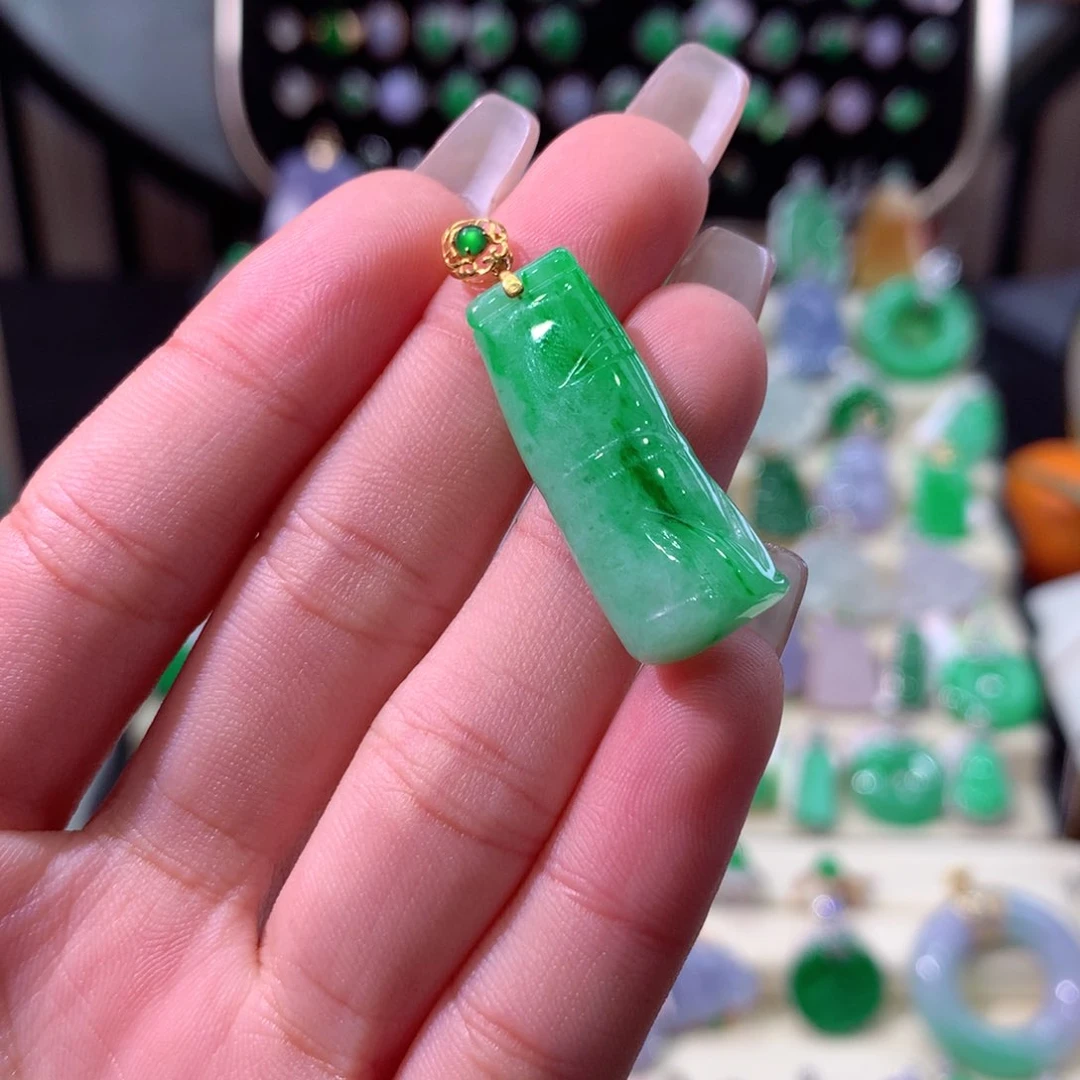 翡翠颈饰18K金镶嵌翡翠