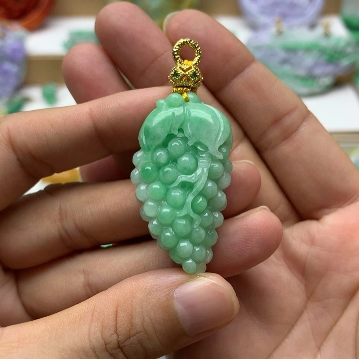 颈饰未镶嵌翡翠何****选翡翠