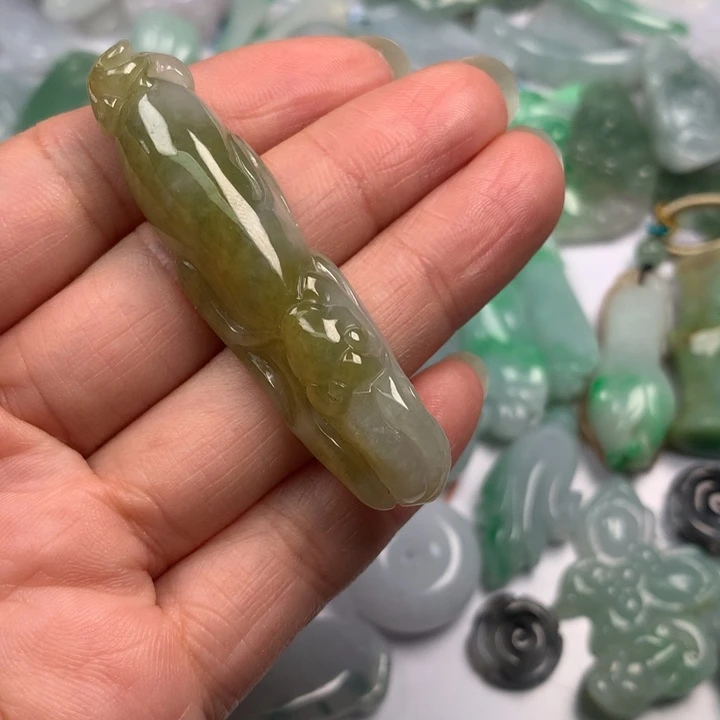翡翠未镶嵌颈饰翡翠