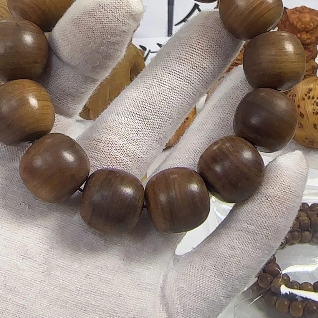 檀香木1.9老形横纹黑肉沉水