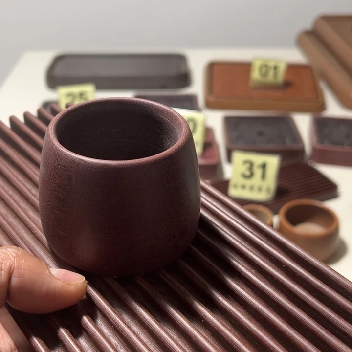 壶承和茶漏底座上