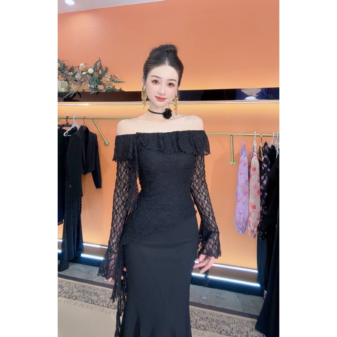 【小茵家】春夏一字领蕾丝衫上衣不规则设计百搭修身款女人味长袖