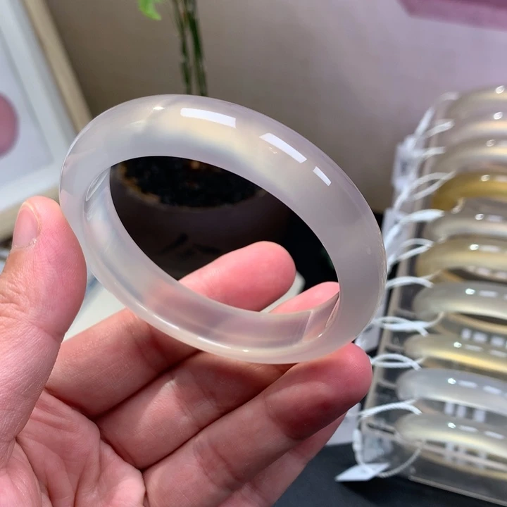 手镯玛瑙/玉髓未镶嵌