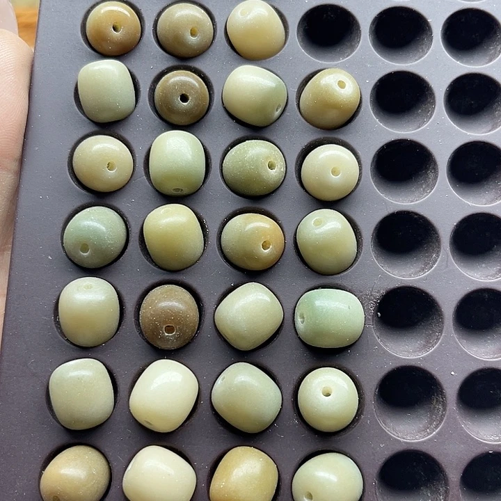 白玉菩提吊坠微瑕青提年糕37颗