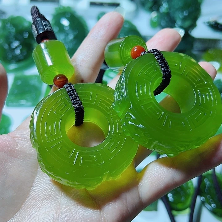 穹***宇未镶嵌蛇纹石玉手把