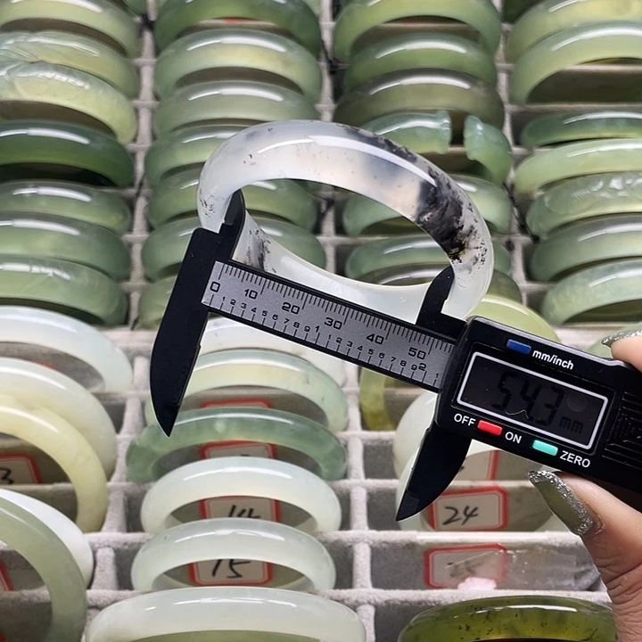 蛇纹石玉未镶嵌手镯25