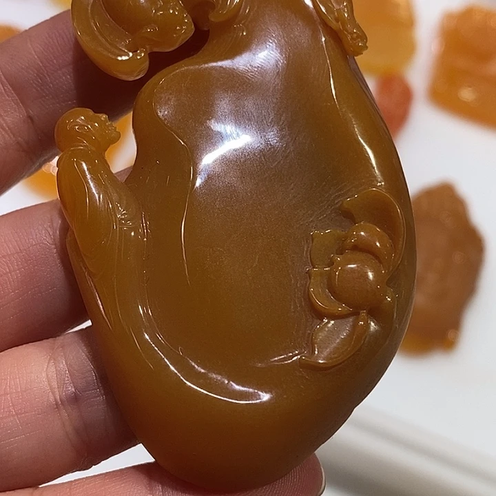 石英质玉（黄龙玉）未镶嵌颈饰