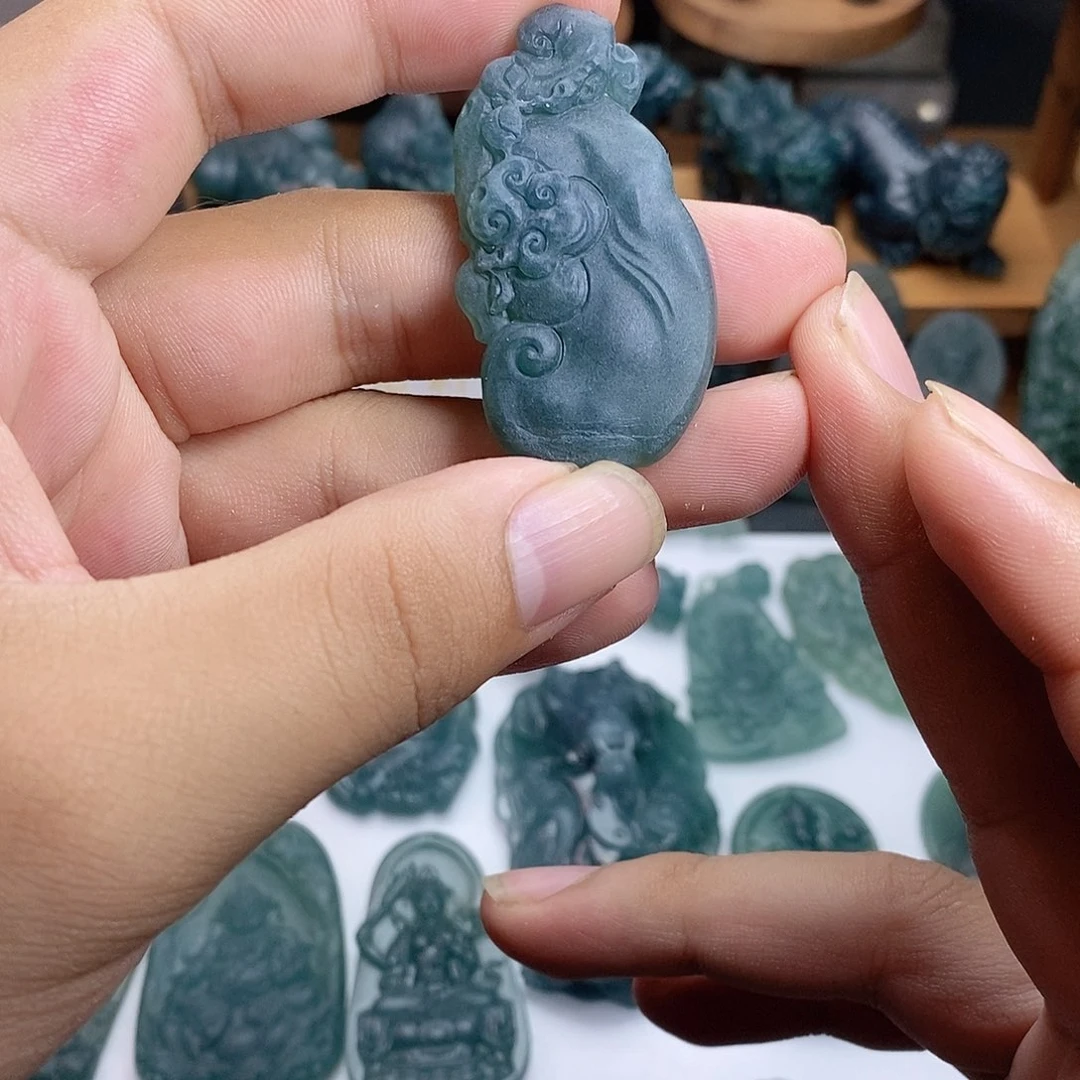 定制翡翠未镶嵌如意