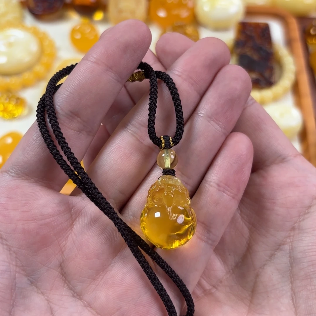 蜜蜡未镶嵌裸石貔貅