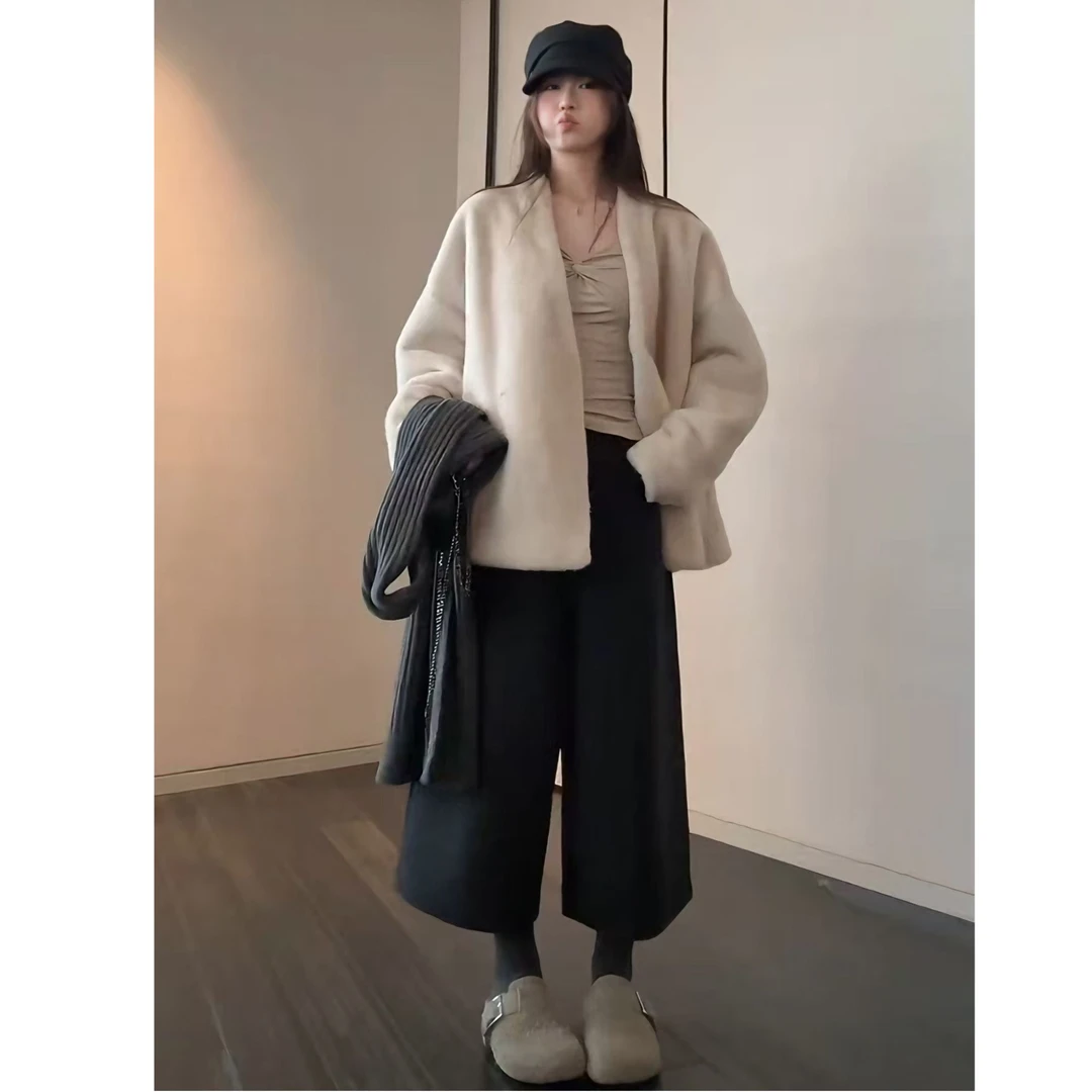 2025年冬季少女温柔风时尚套装修身外套保暖打底衫休闲阔腿裤套装