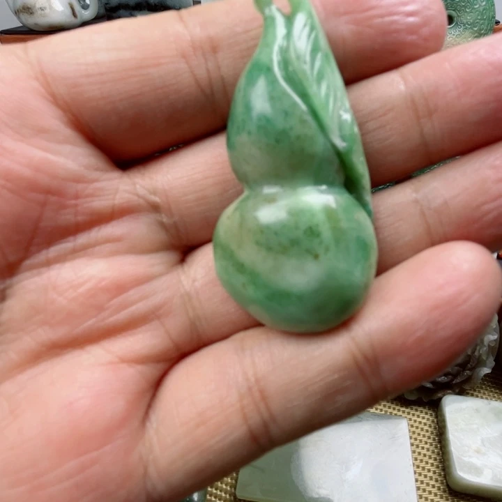 独山玉未镶嵌珠宝半成品