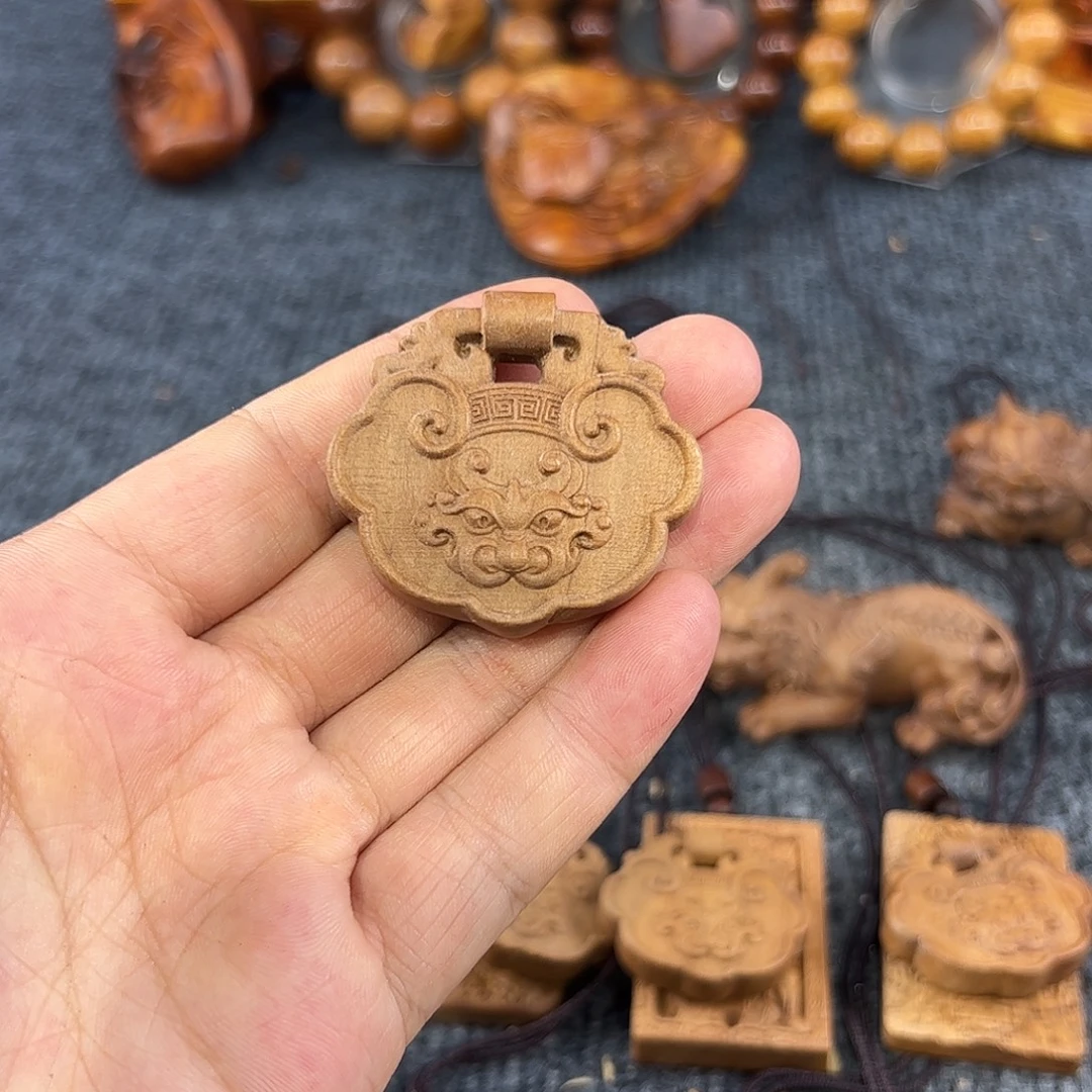 崖柏印度老山檀香兽头平安锁