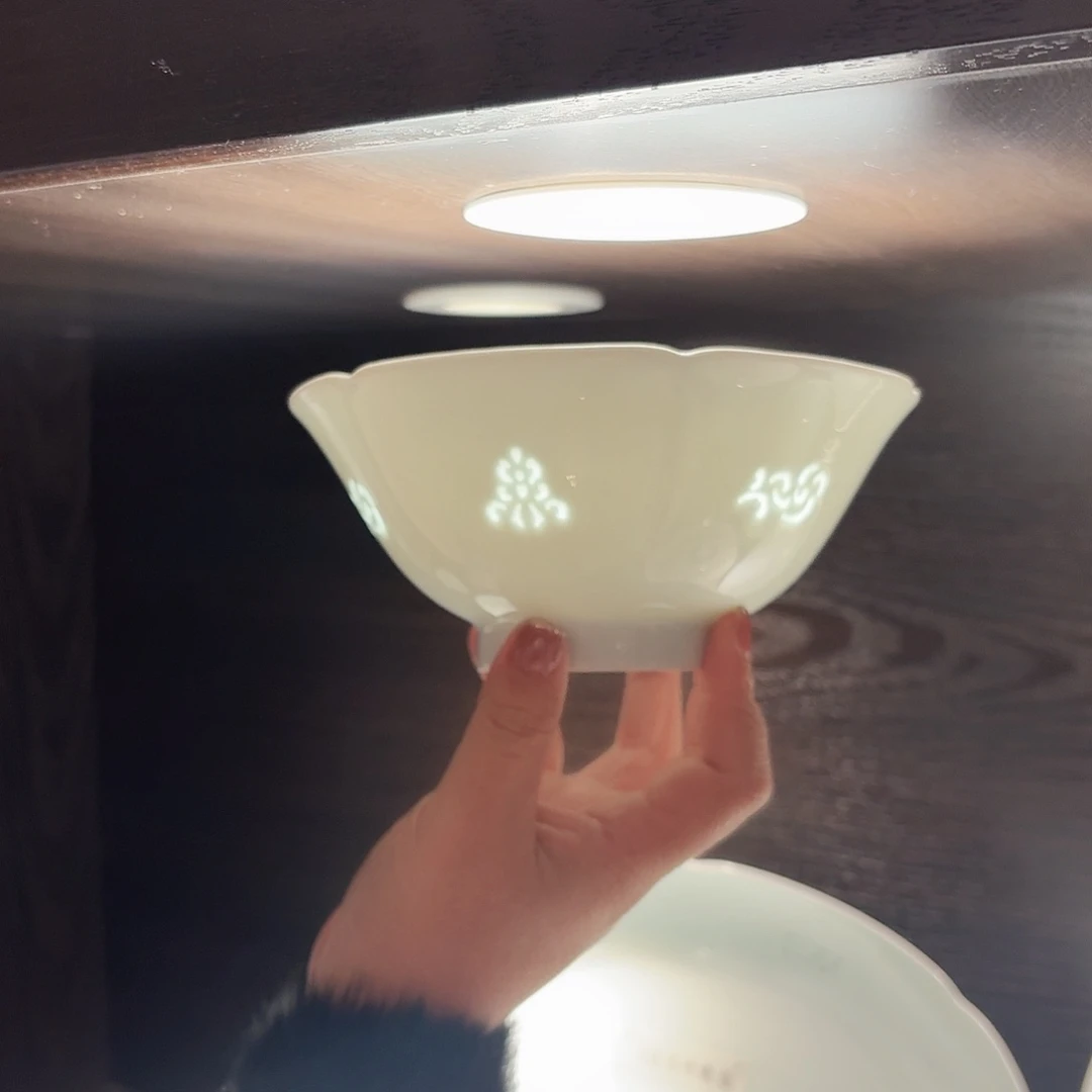 观宋高温玲珑花口碗