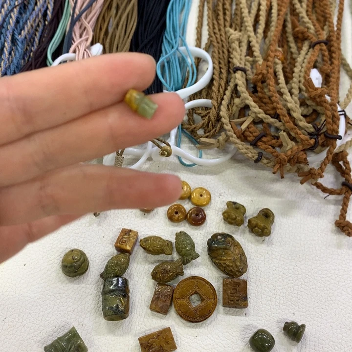 浅***然岫岩河磨玉（透闪石质玉）未镶嵌挂件