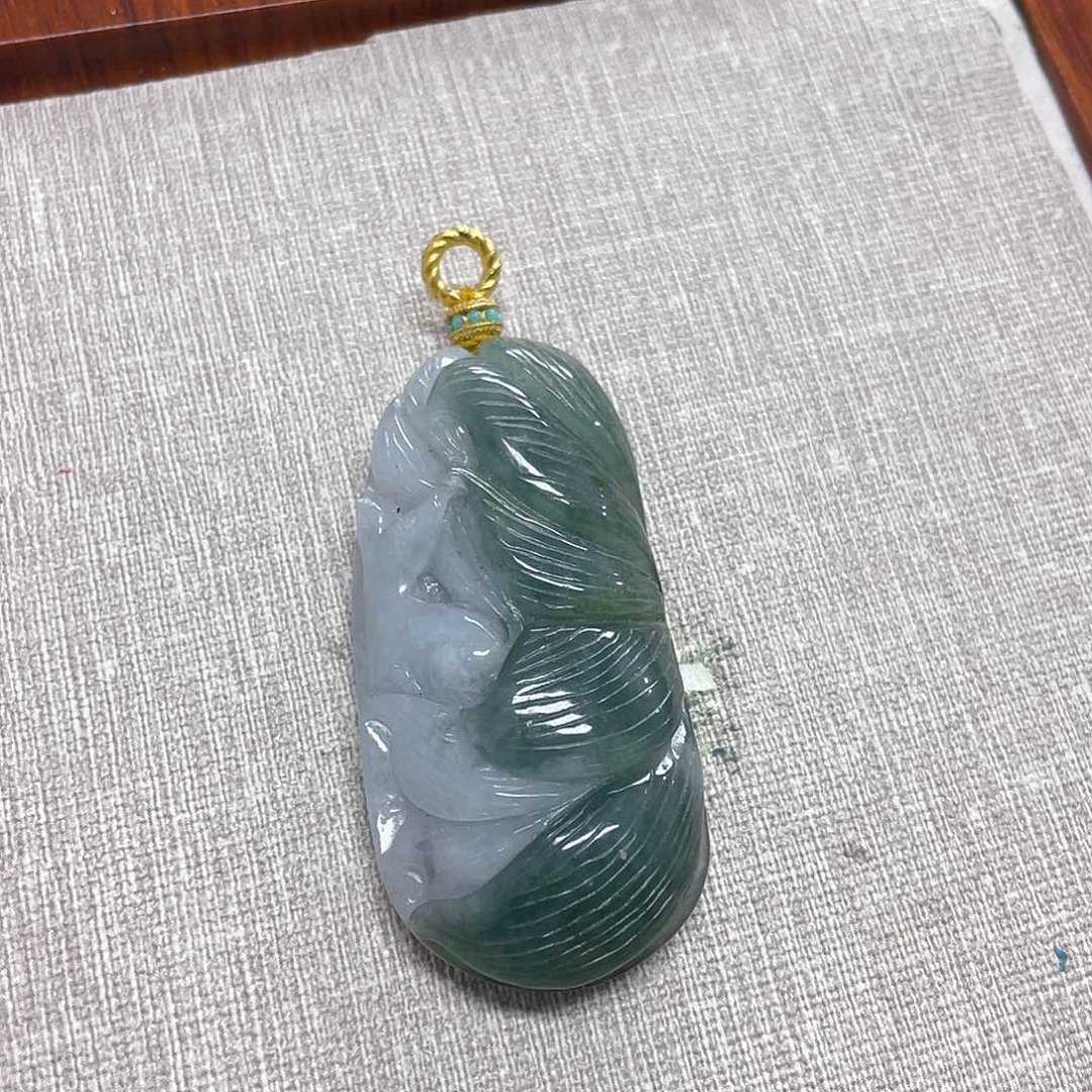 翡翠未镶嵌颈饰狐狐吊坠