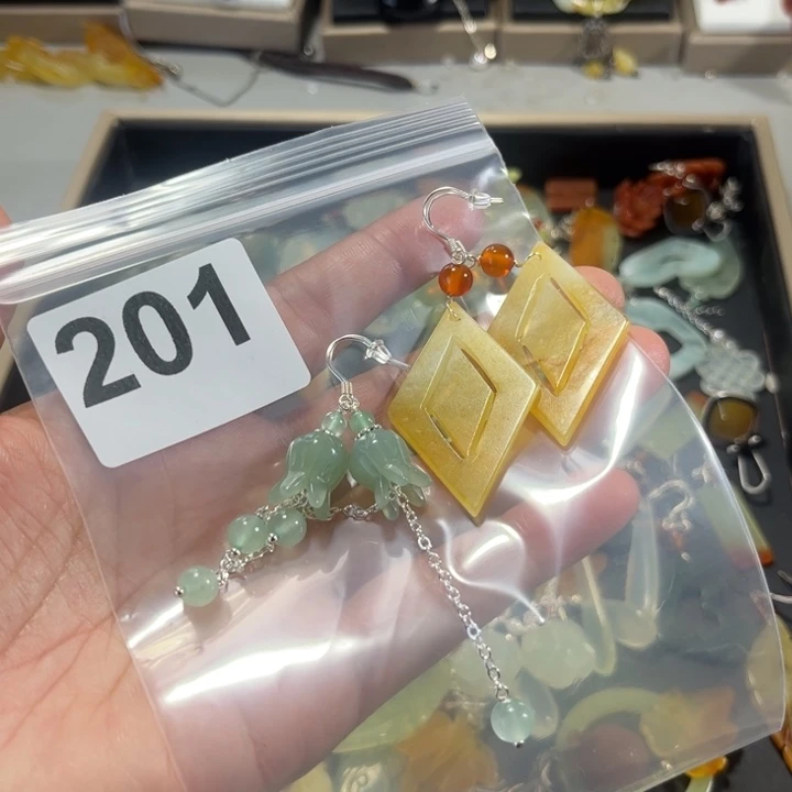 蛇纹石玉耳饰未镶嵌海***?