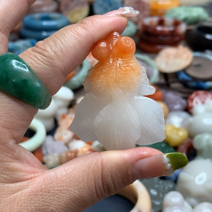 枝***枝石英质玉（黄龙玉）合金颈饰
