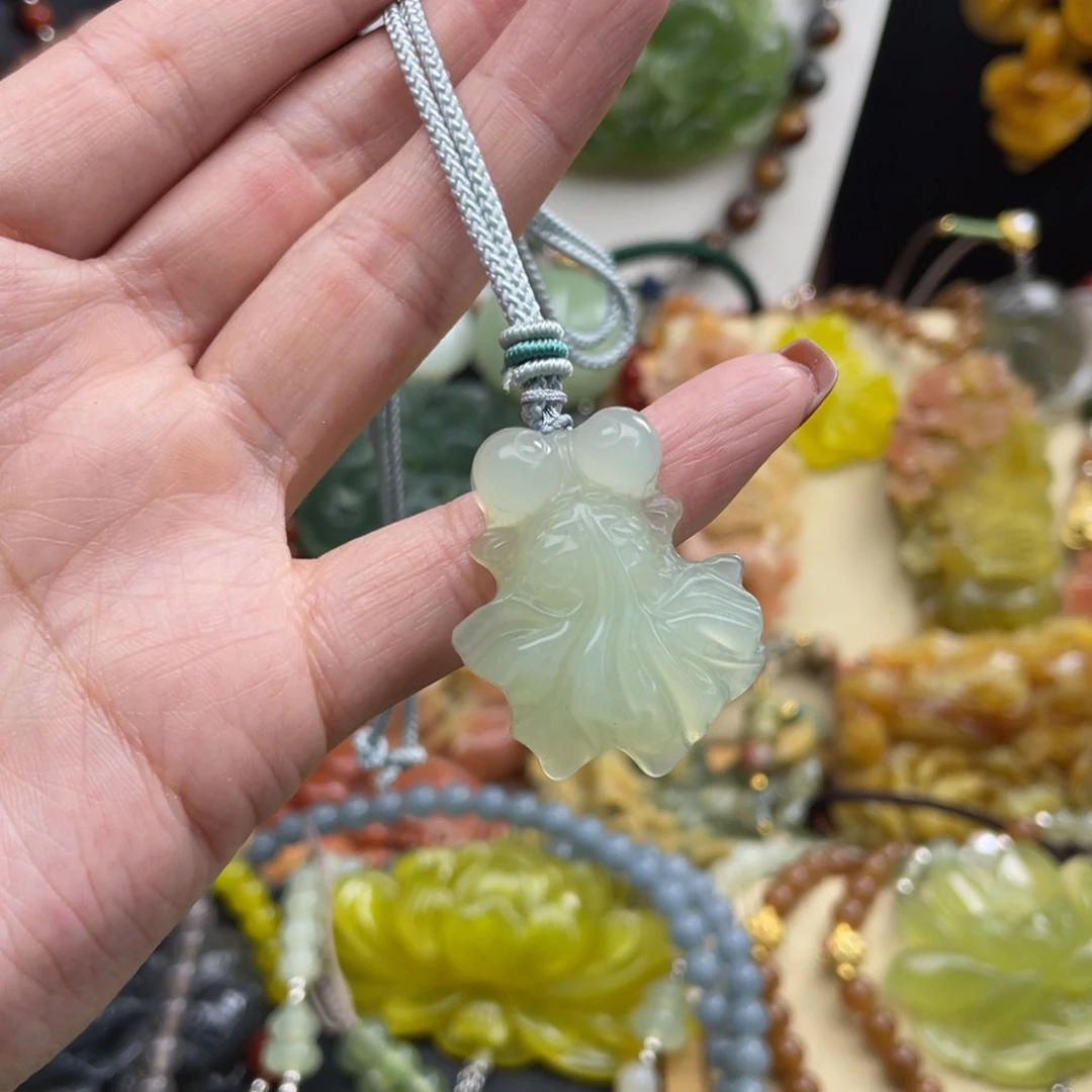 未镶嵌蛇纹石玉颈饰