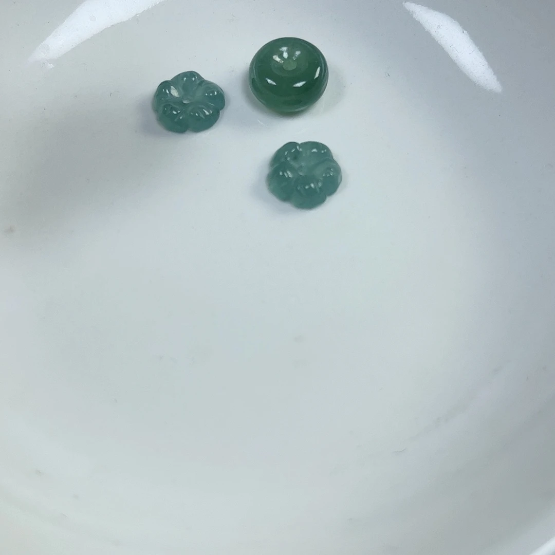 翡翠散珠翡翠花2个扣子1个