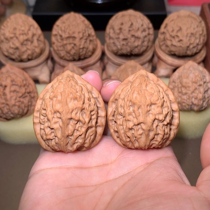 文玩核桃把件金牛