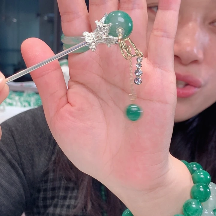 石英质玉（非洲翠）合金手镯