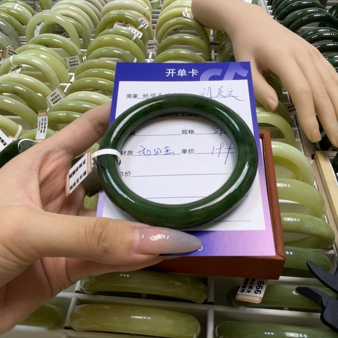 未镶嵌手镯和田玉刘*之