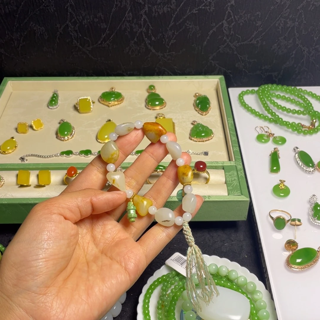 今***。和田玉未镶嵌手串