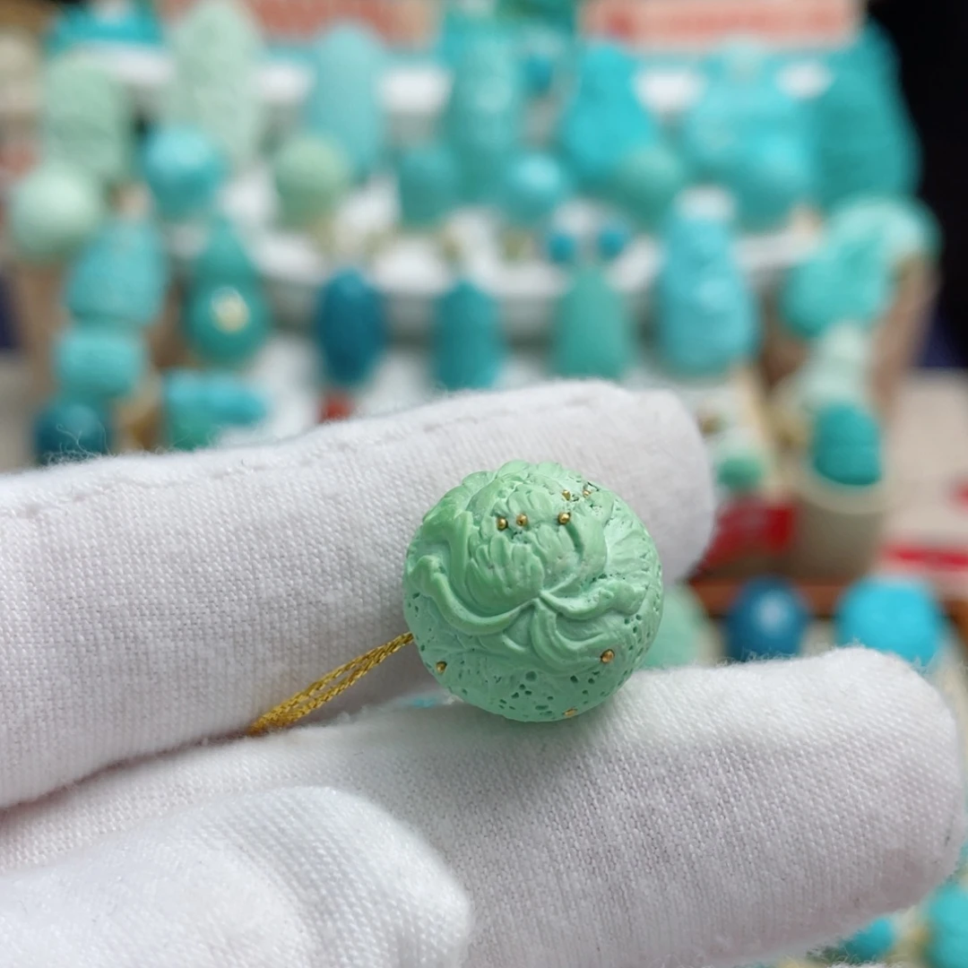 绿松石未镶嵌珠宝奇石