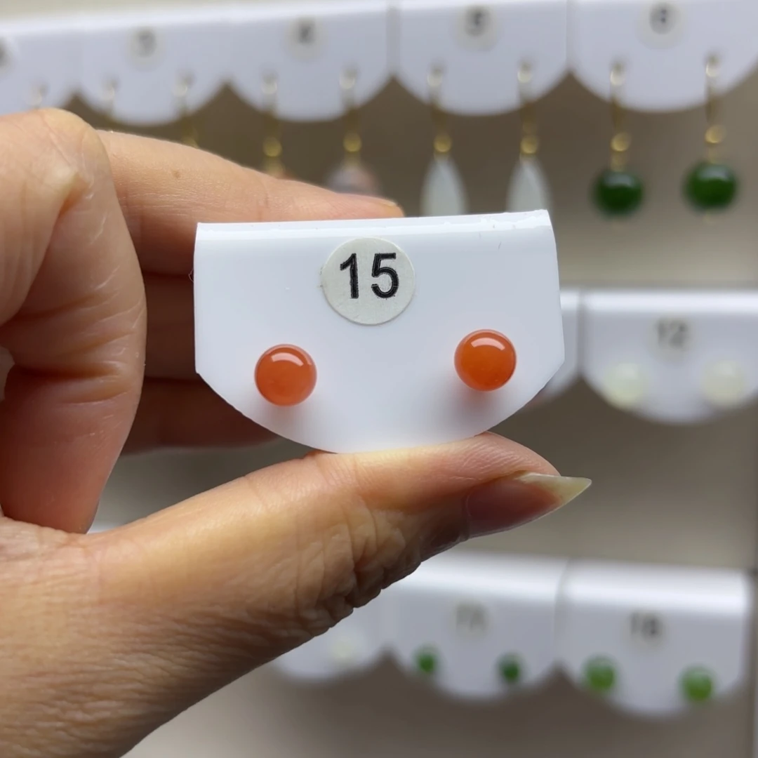 18K金镶嵌南红玛瑙耳饰