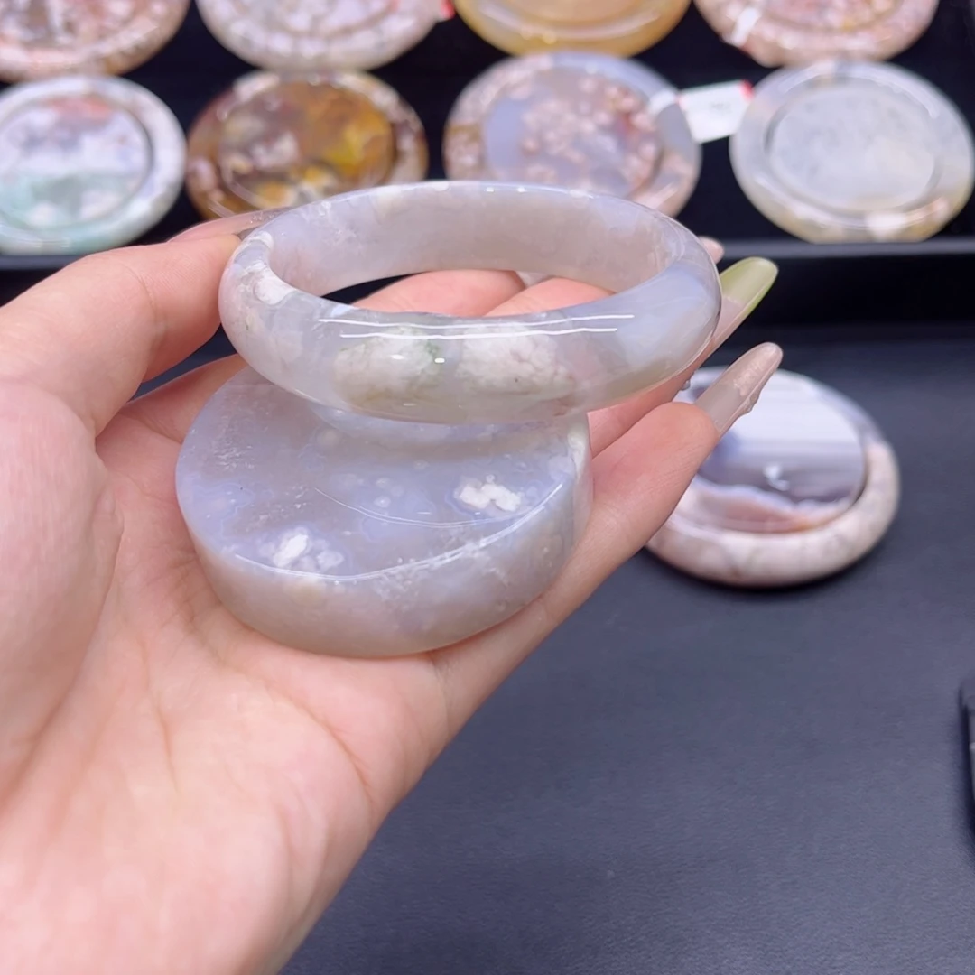 玛瑙/玉髓手镯未镶嵌56